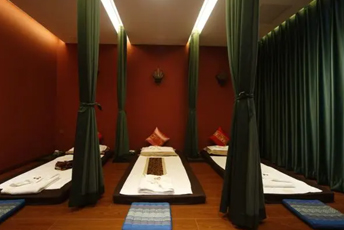 西安新城泰式按摩的被动瑜伽：当身体被折叠成诗